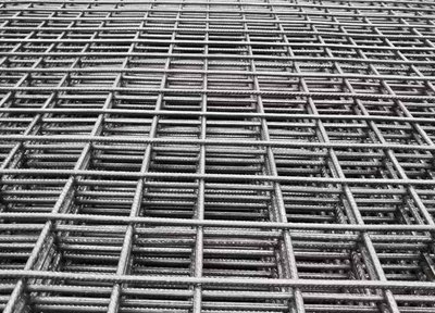 成都鋼筋焊網的特點、應用領域及護欄網排焊機介紹