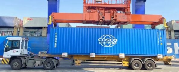 民生護航者 14個集裝箱大米跨越千里緊急馳援海南背后的物流突圍戰